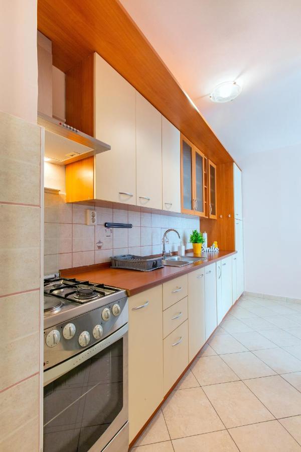 Apartament Amari *